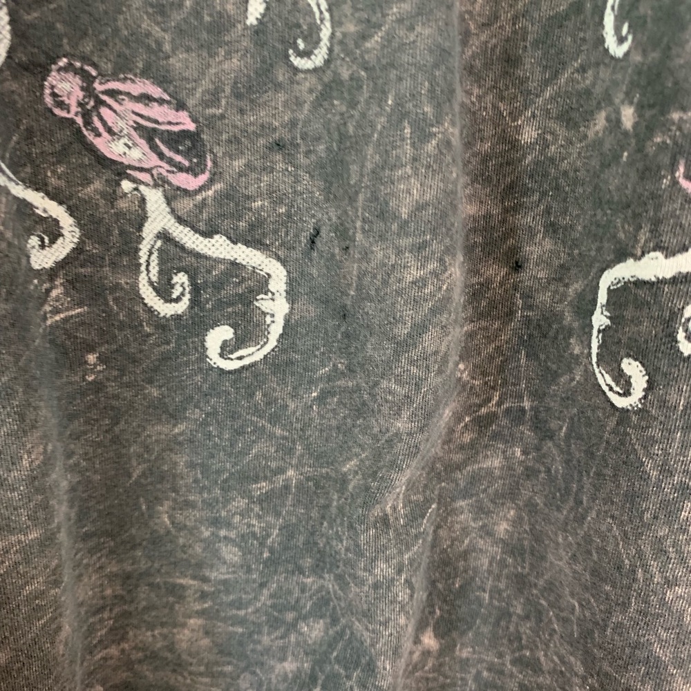 LA Teez Gray Floral Skull Distressed Tee Rhinestones - Picture 4 of 5
